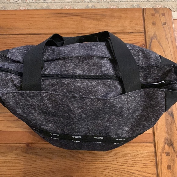 PINK Victoria’s Secret weekender tote bag - Picture 3 of 9